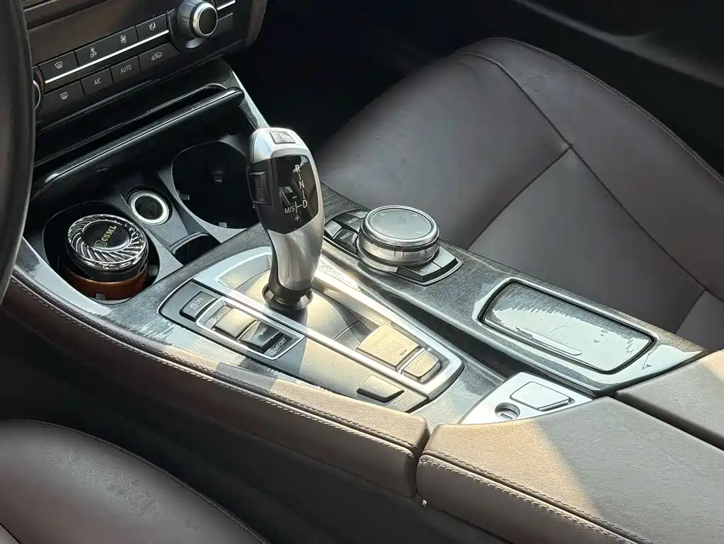 BMW 5 Series — миниатюра 9