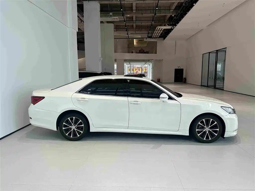Toyota Crown — миниатюра 7