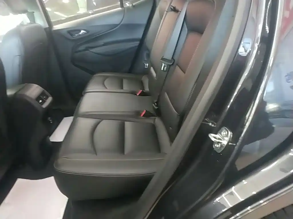 Chevrolet Equinox — миниатюра 17