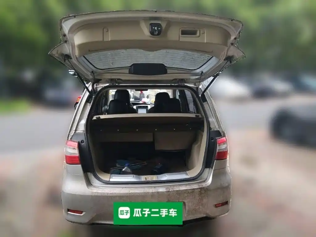Nissan Livina — миниатюра 10