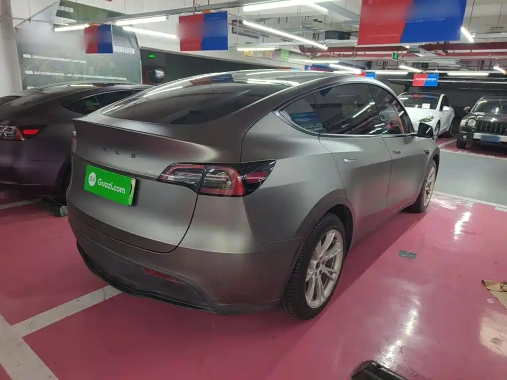 Tesla Model Y — миниатюра 7