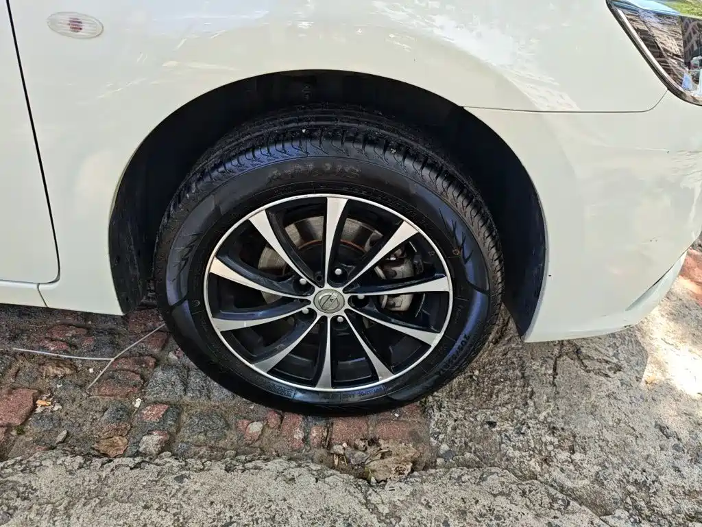 Nissan Sylphy — миниатюра 8