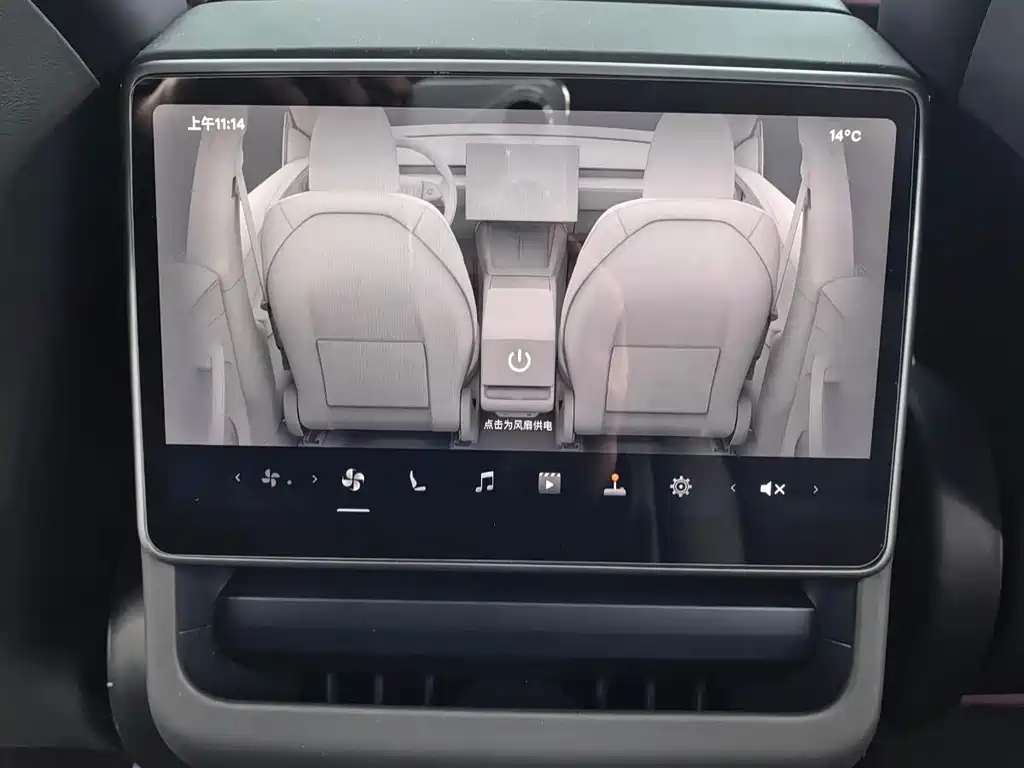 Tesla Model Y — миниатюра 7