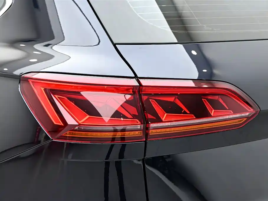 Volkswagen Touareg 2021 3.0TSI Sport