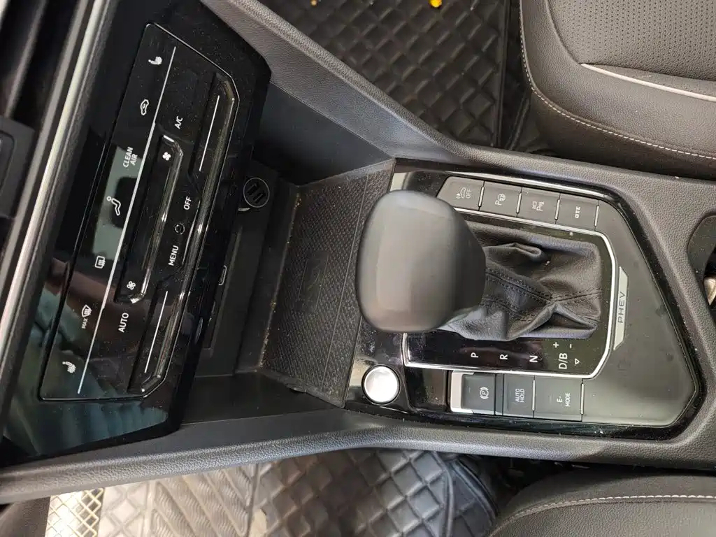Volkswagen Tiguan L PHEV — миниатюра 12