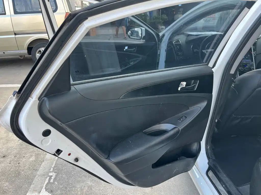 Hyundai Sonata — миниатюра 10