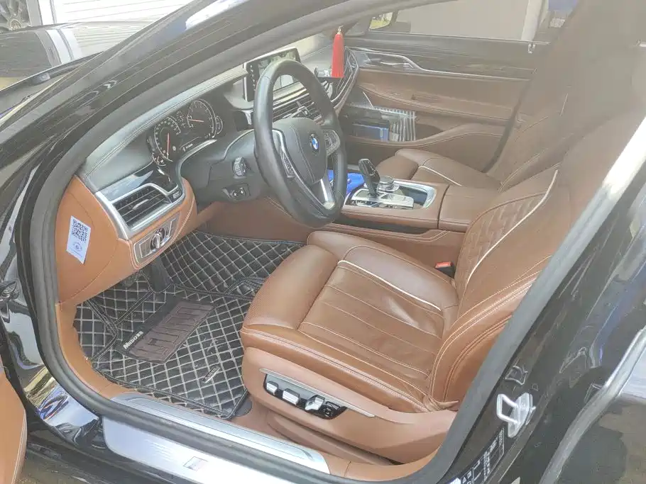BMW 7 Series — миниатюра 9