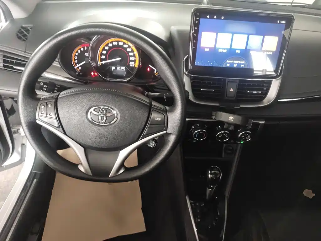 Toyota Yaris L — миниатюра 10