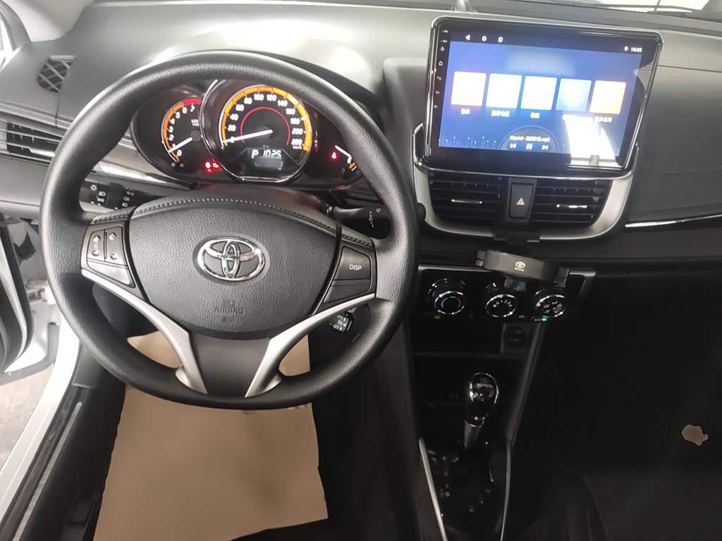 Toyota YARiS L Zhi Xuan 1.5 л 2022 г. Белый, пробег 35700 км