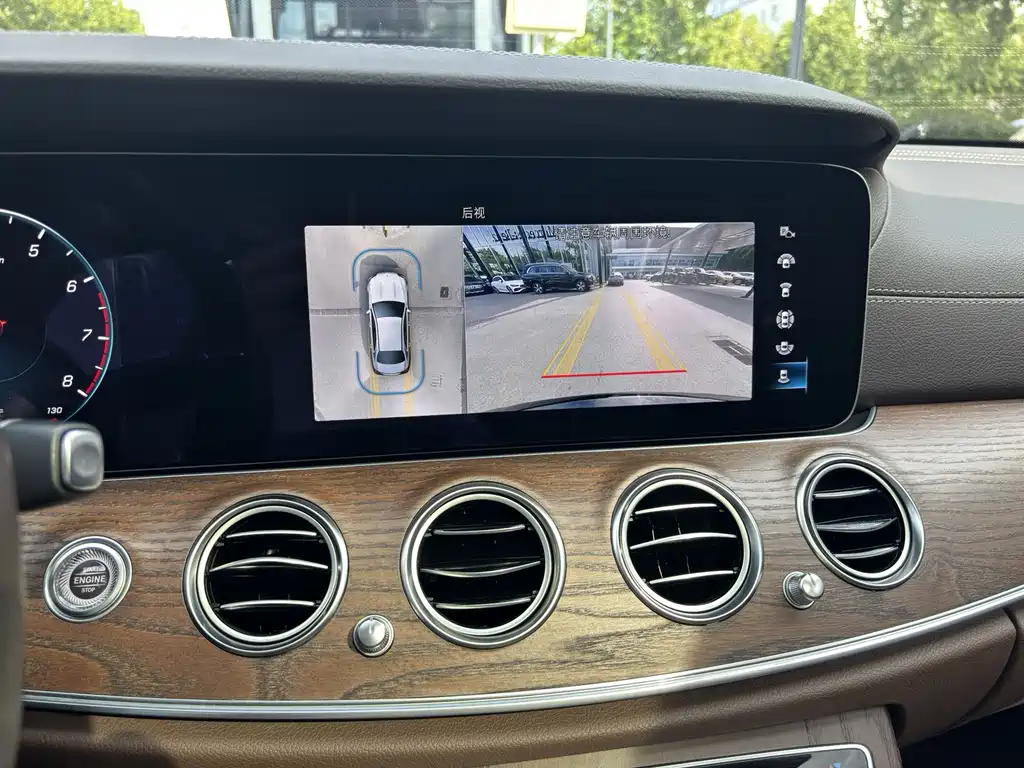 Mercedes-Benz E-Class — миниатюра 12