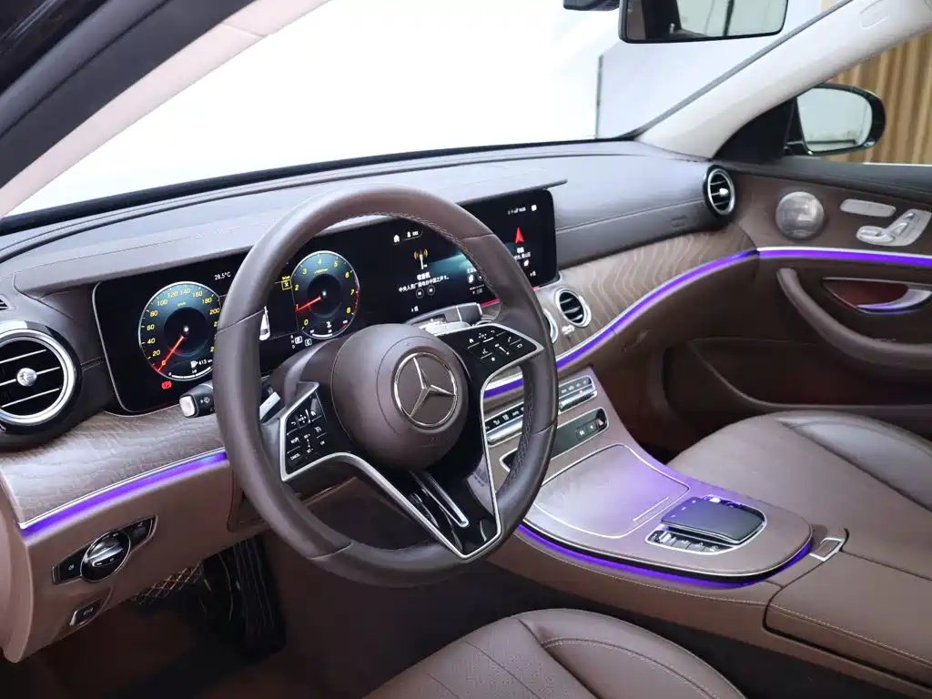 Mercedes-Benz E-Class — миниатюра 11