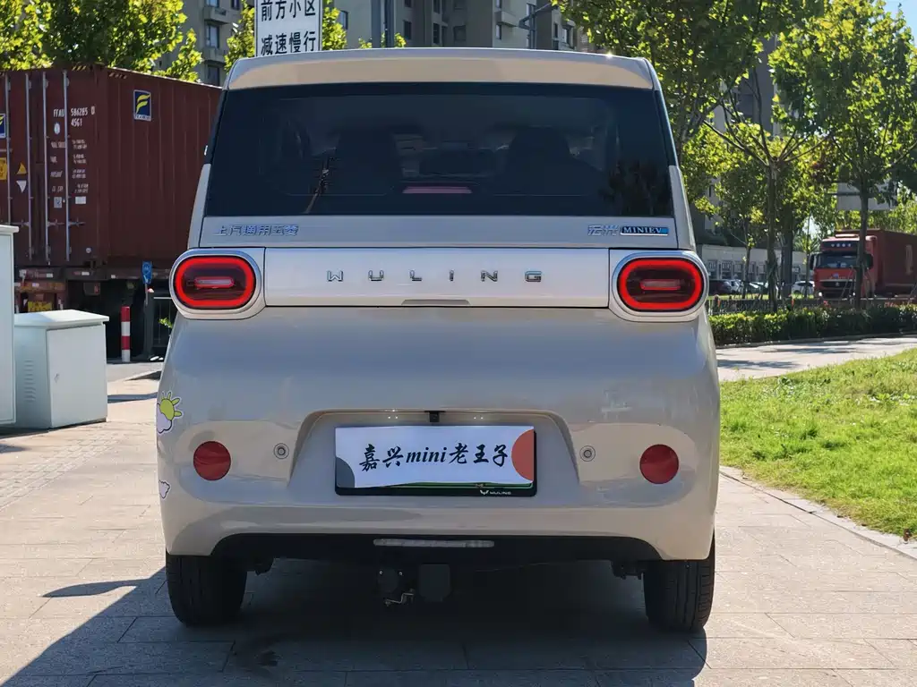 Wuling MINIEV — миниатюра 5