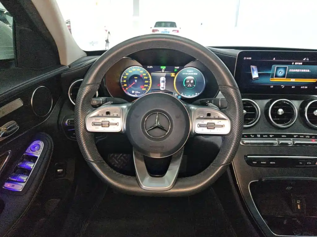 Mercedes-Benz C-Class — миниатюра 11