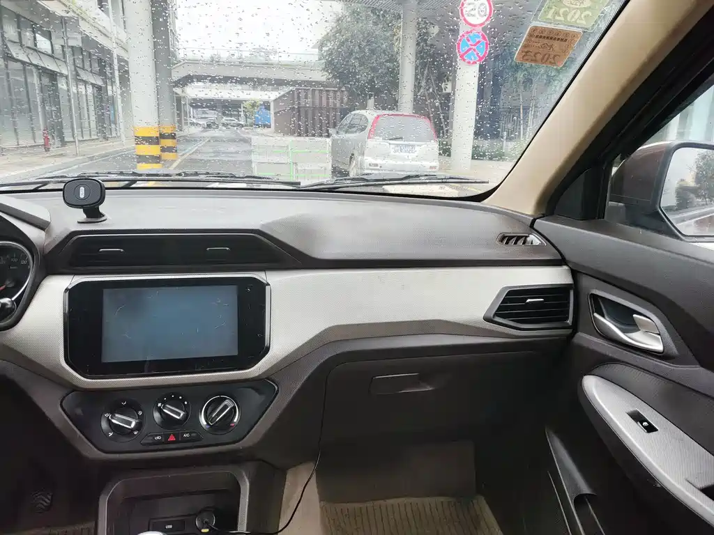 Wuling Hongguang — миниатюра 13