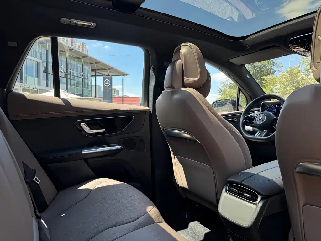 Mercedes-Benz EQE SUV — миниатюра 13