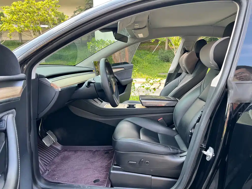 Tesla Model Y — миниатюра 9