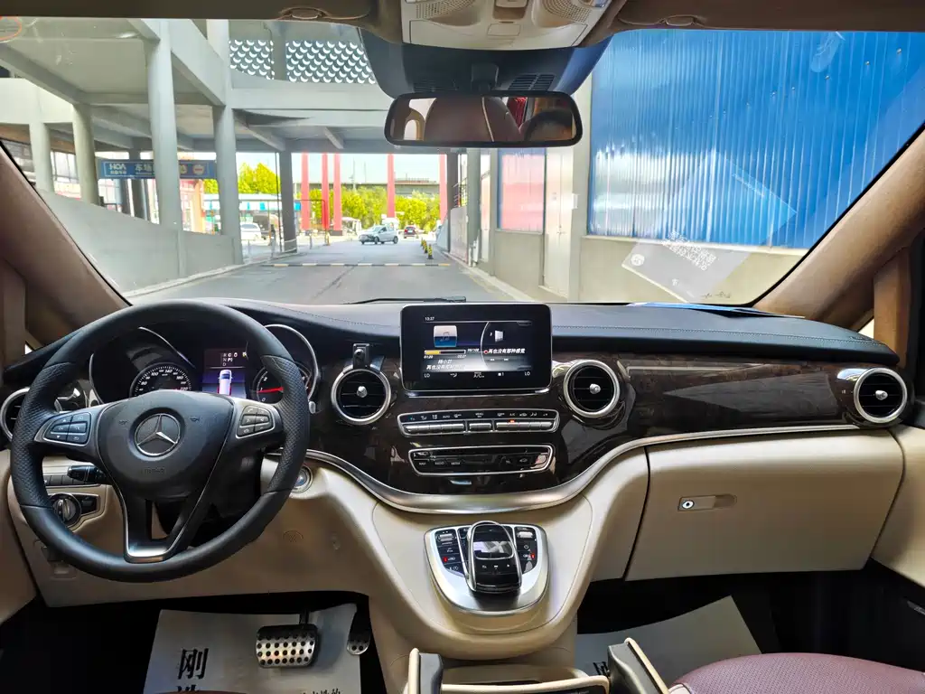 Mercedes-Benz V-Class — миниатюра 7