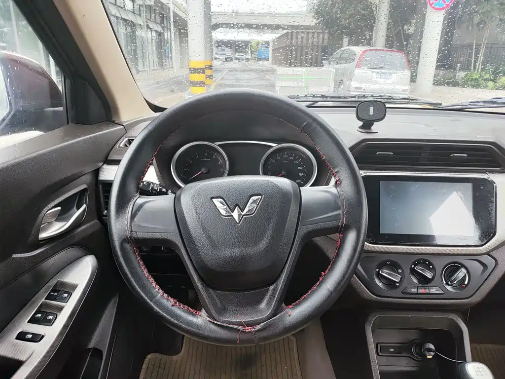 Wuling Hongguang — миниатюра 12