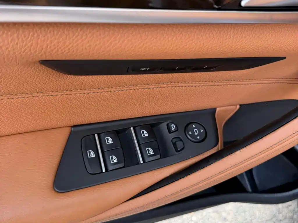 BMW 5 Series — миниатюра 8