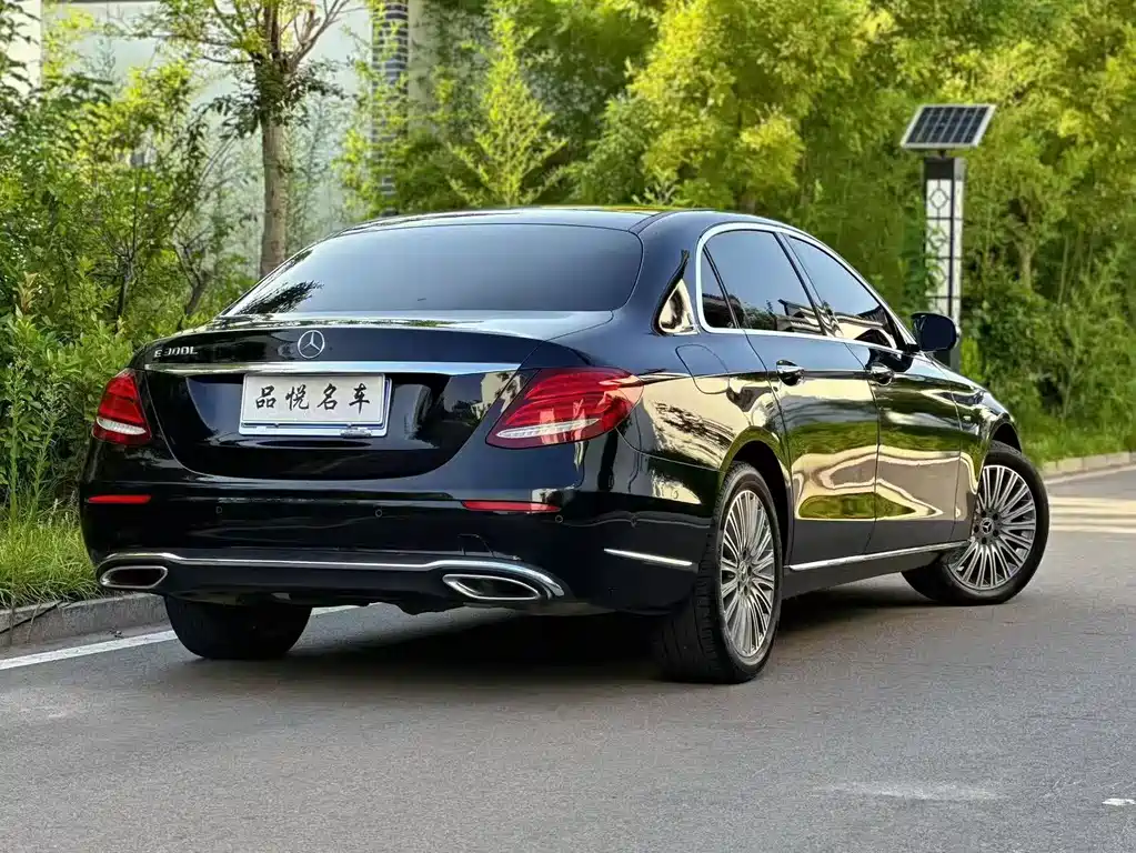 Mercedes-Benz E-Class — миниатюра 7