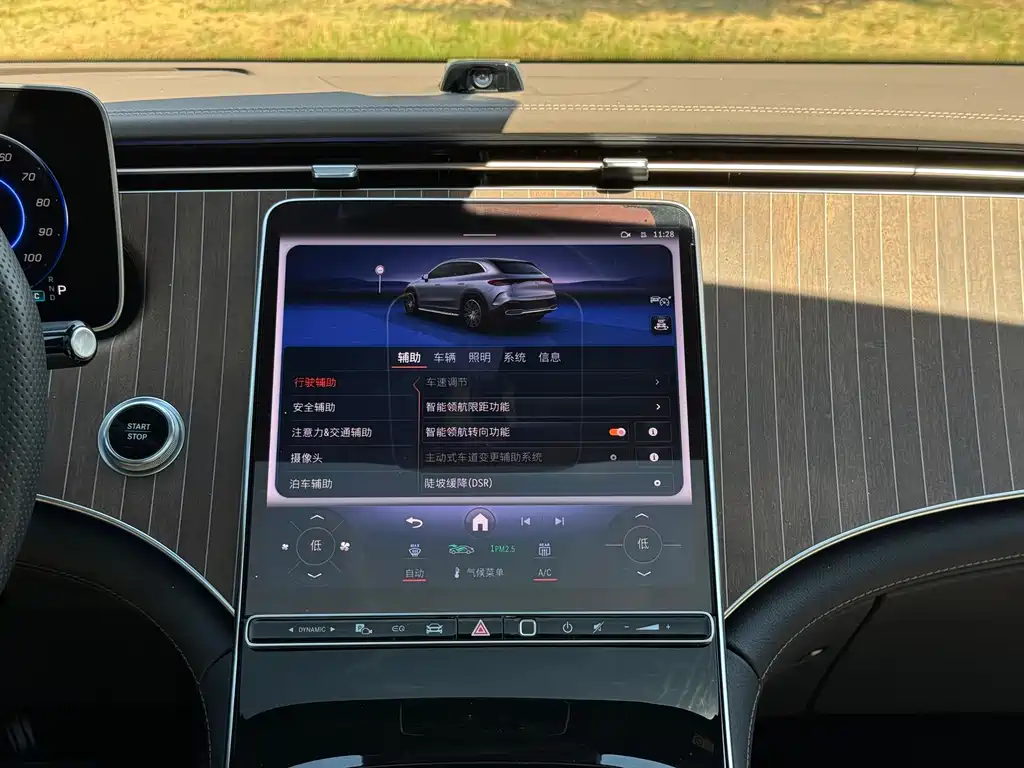 Mercedes-Benz EQE SUV — миниатюра 19