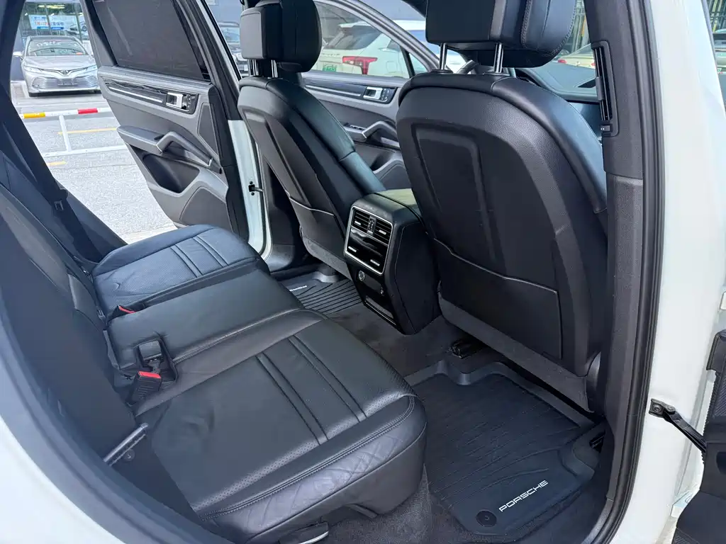 Porsche Cayenne Hybrid — миниатюра 7