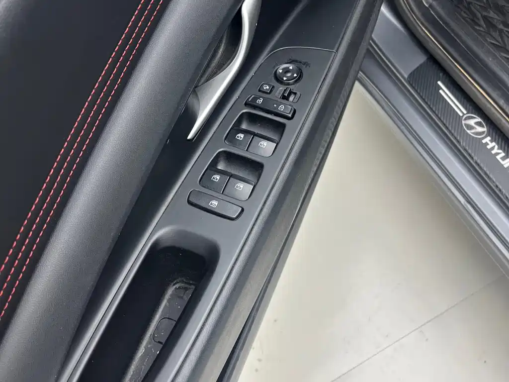 Hyundai Elantra — миниатюра 8