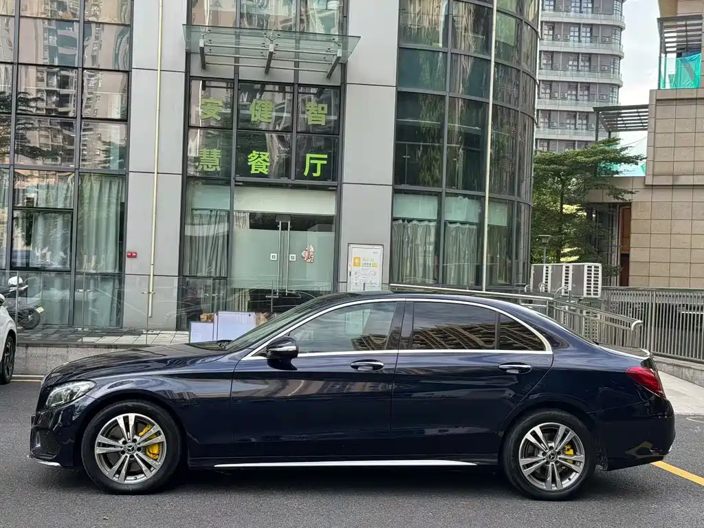 Mercedes-Benz C-Class — миниатюра 3