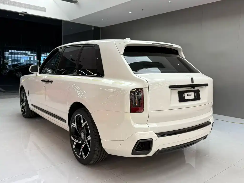 Rolls-Royce Cullinan — миниатюра 8