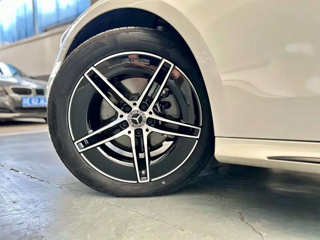 Mercedes-Benz E-Class (Import) — миниатюра 28