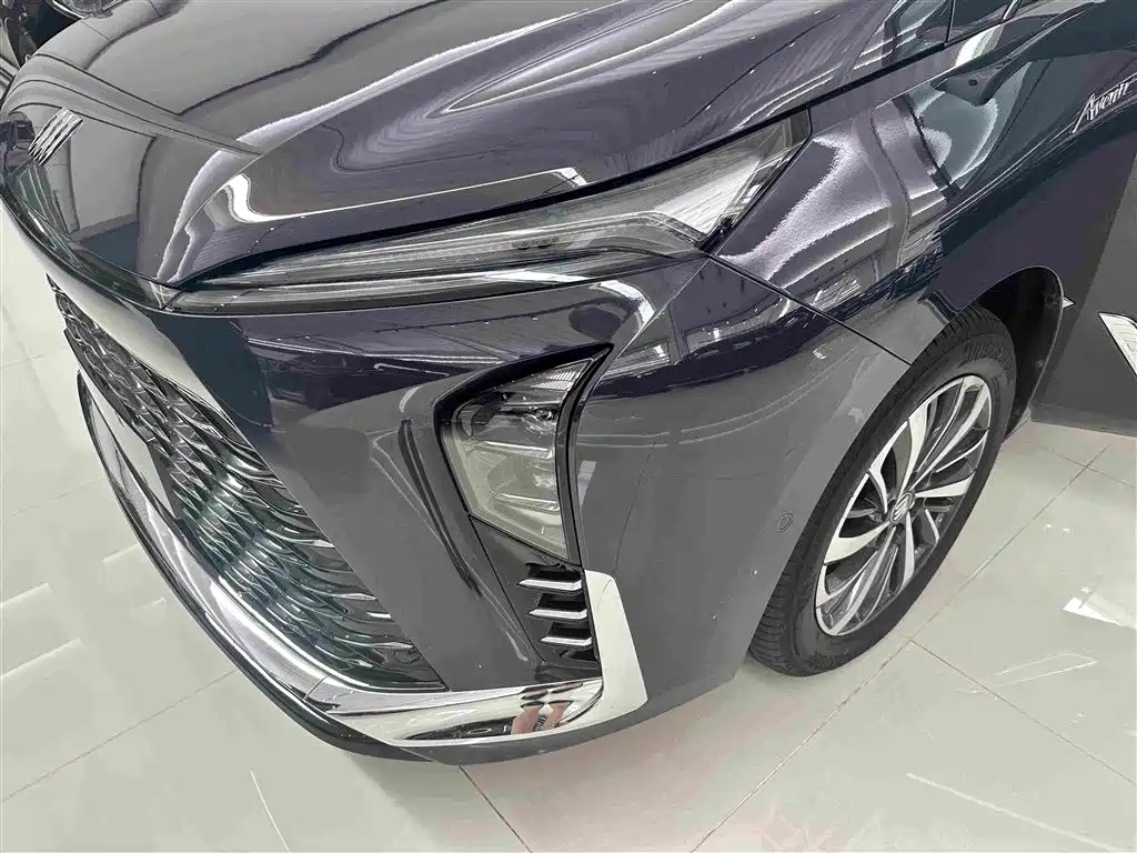 Buick GL8 Hybrid — миниатюра 5