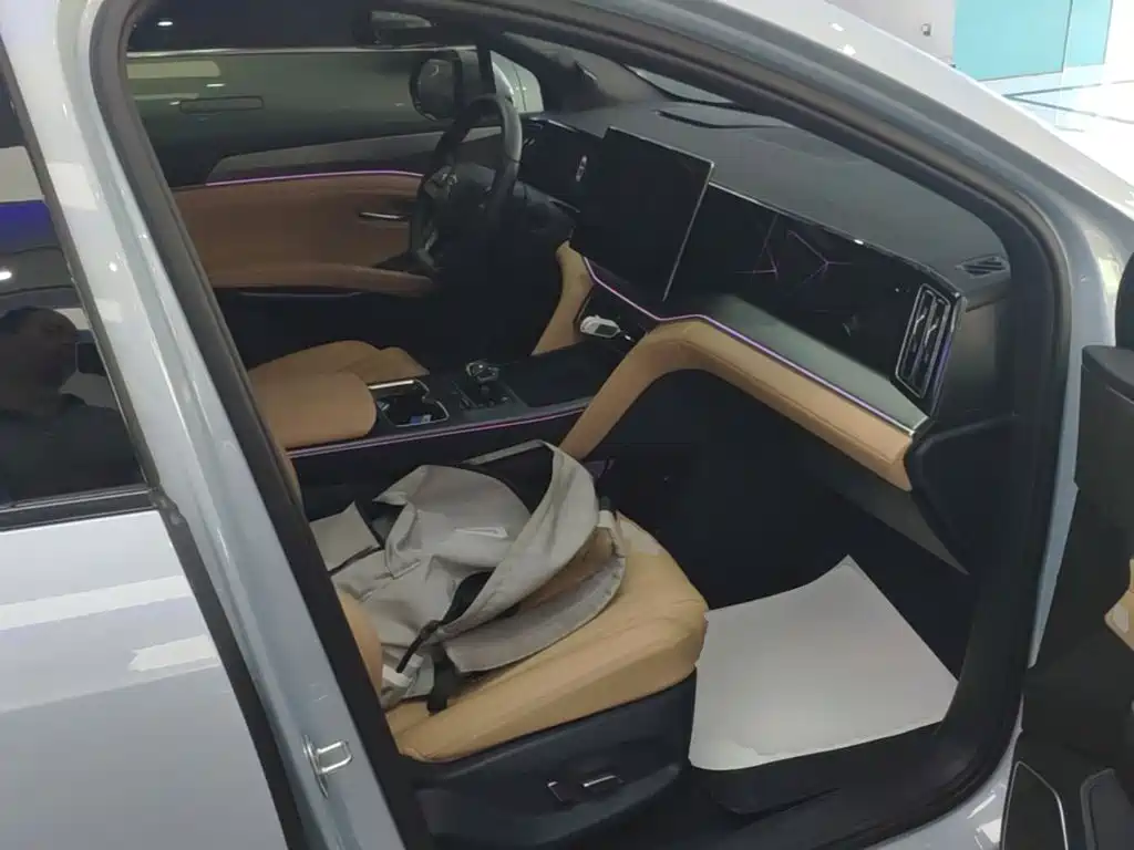BYD L DM-i — миниатюра 25