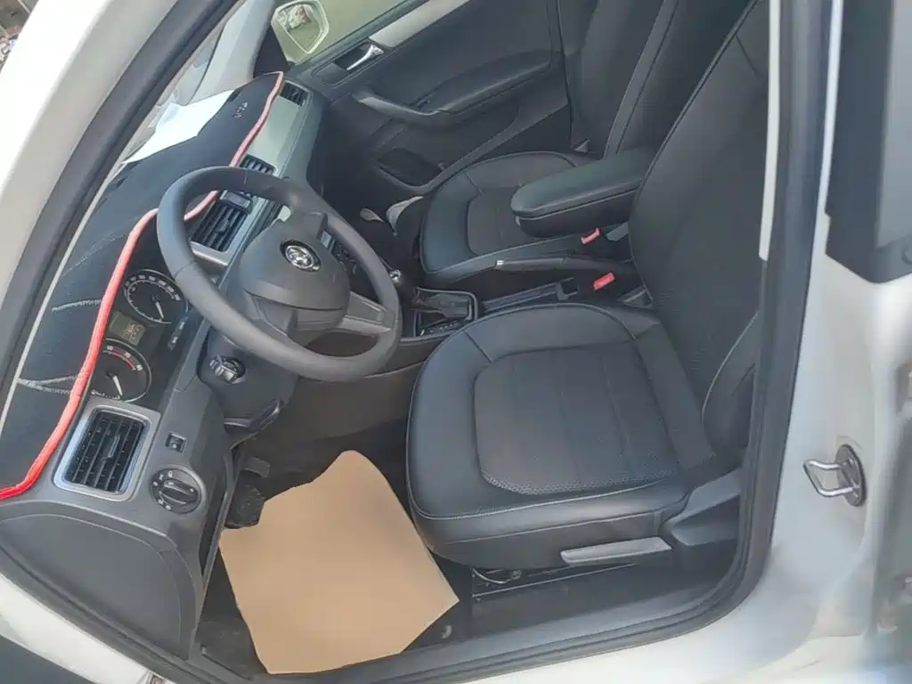 Skoda Rapid Spaceback — миниатюра 15