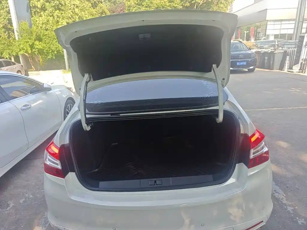 Peugeot 408 — миниатюра 19