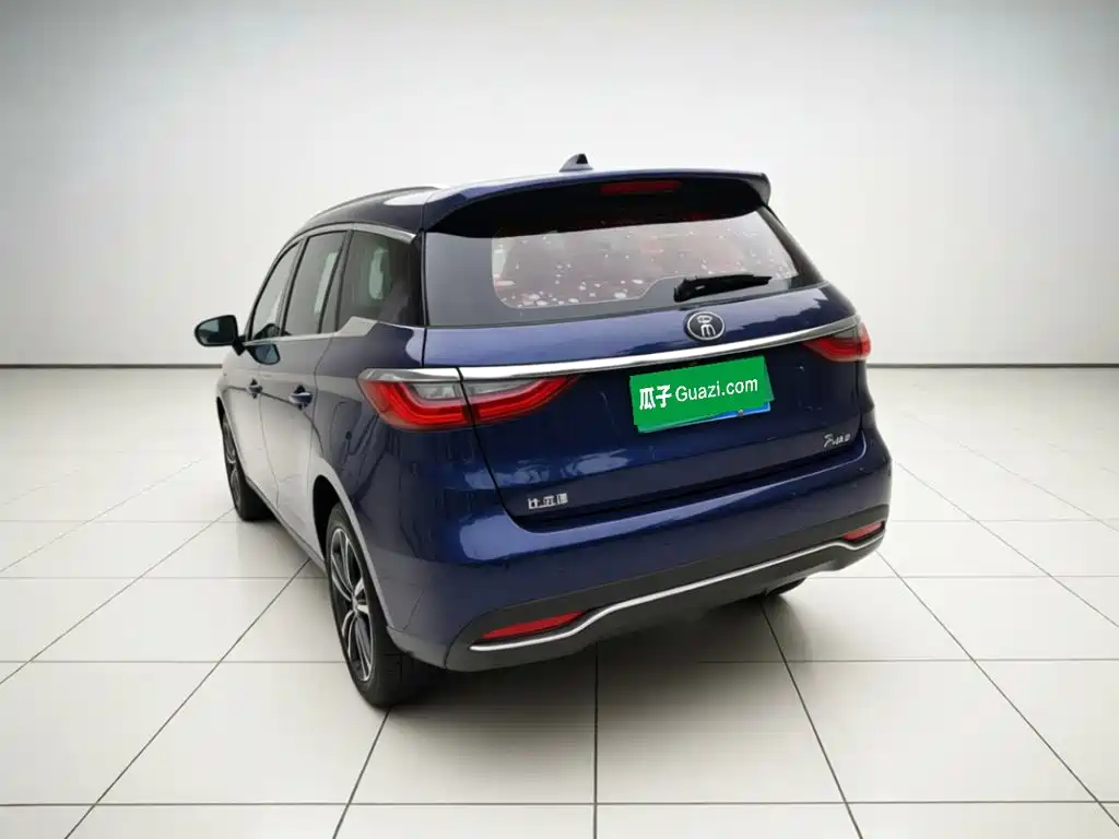 BYD MAX — миниатюра 25