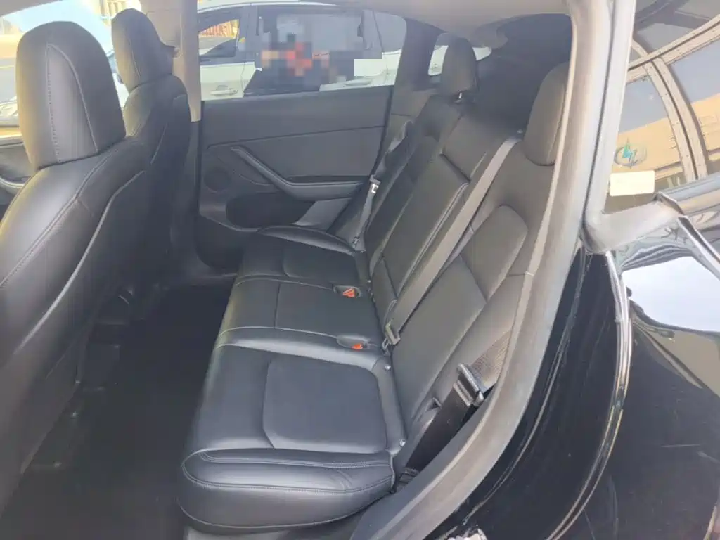 Tesla Model Y — миниатюра 17