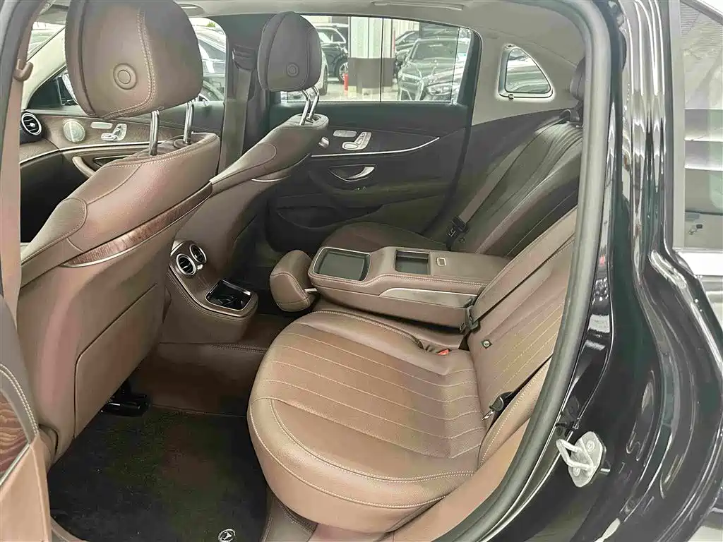 Mercedes-Benz E-Class — миниатюра 14