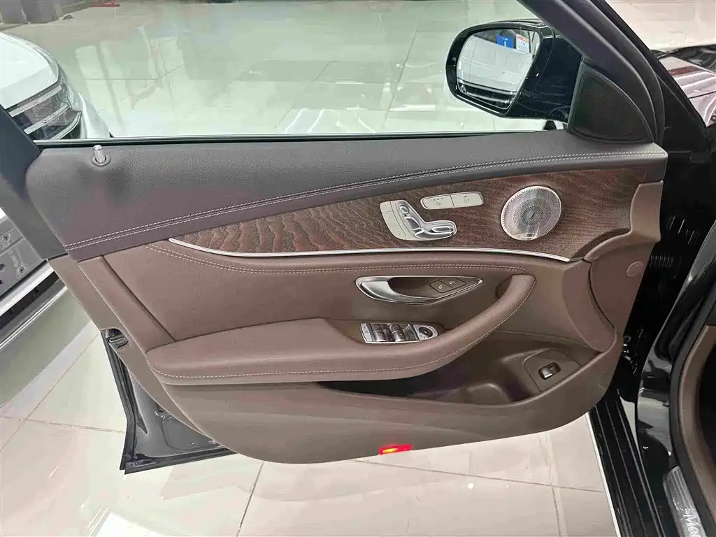 Mercedes-Benz E-Class — миниатюра 6