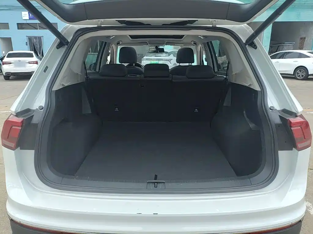 Volkswagen Tiguan L — миниатюра 19