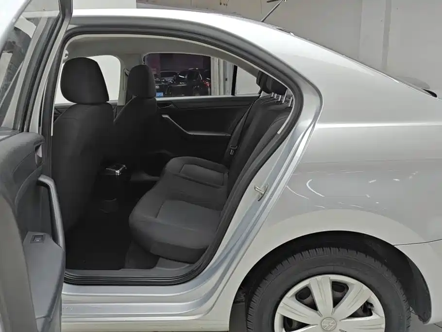 Volkswagen Jetta — миниатюра 11