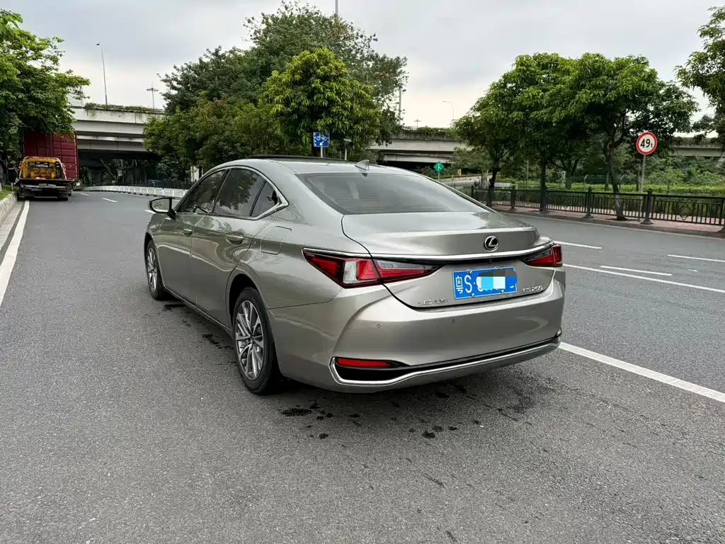 Lexus ES — миниатюра 4