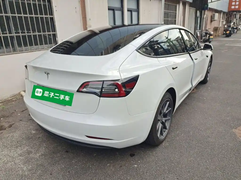 Tesla Model 3 — миниатюра 7