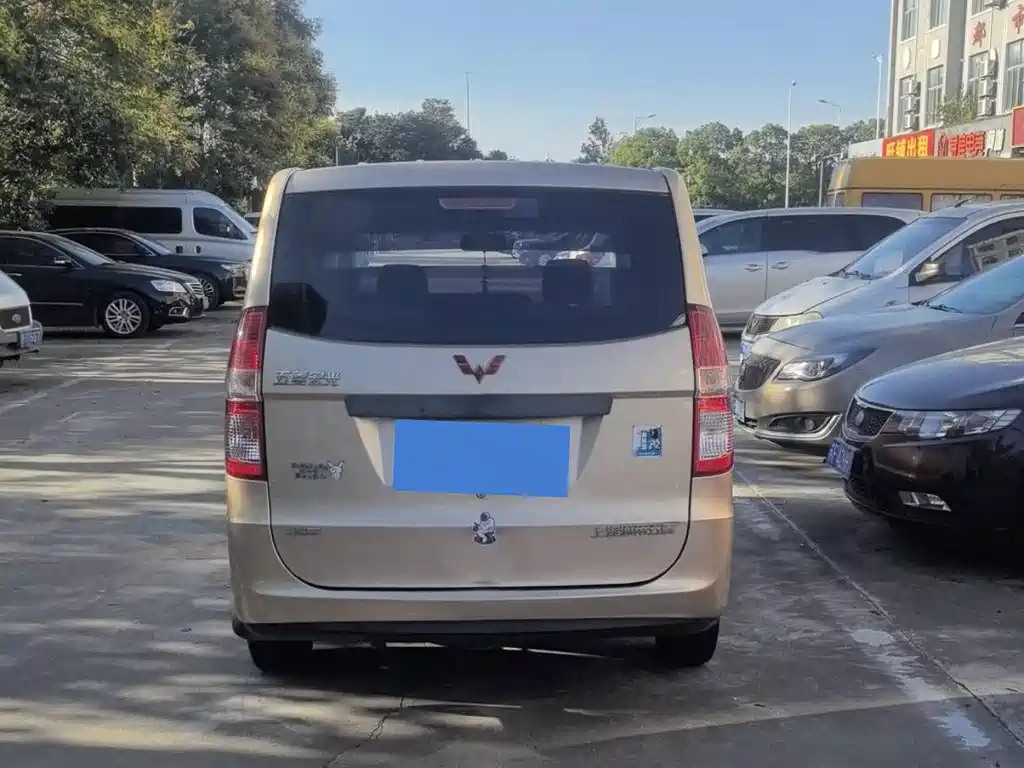 Wuling Hongguang — миниатюра 4