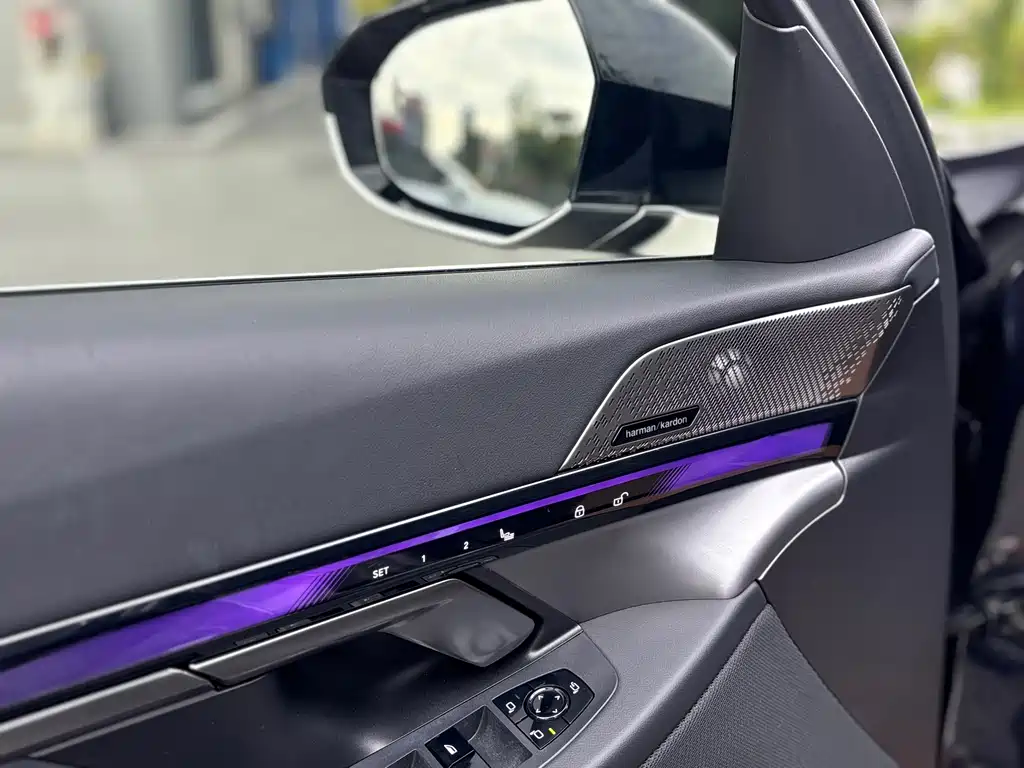 BMW 5 Series — миниатюра 13