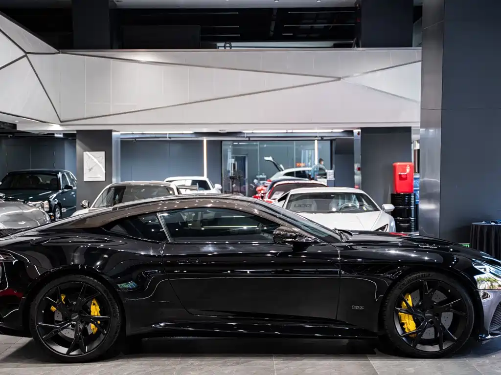 ASTON MARTIN DBS