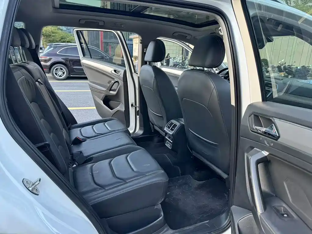 Volkswagen Tiguan L — миниатюра 12