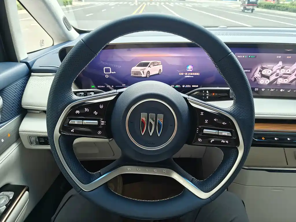 Buick GL8 Hybrid — миниатюра 5