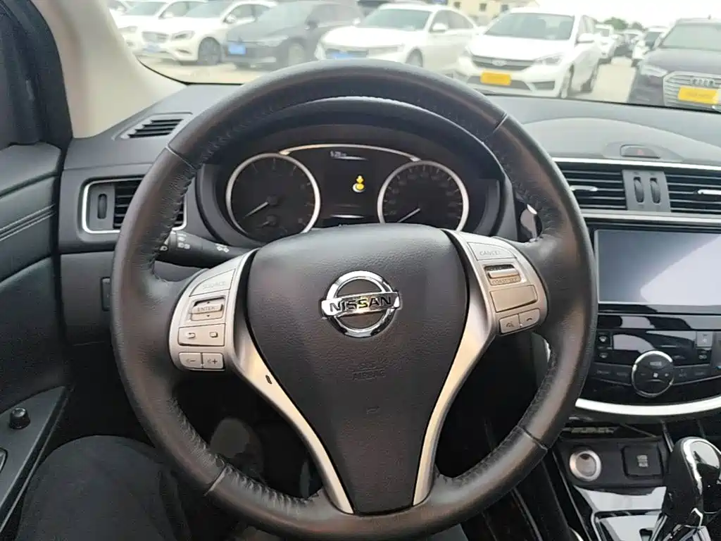 Nissan Tiida — миниатюра 11