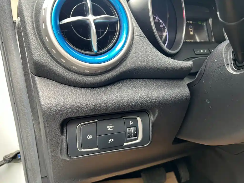 BYD Yuan EV — миниатюра 8