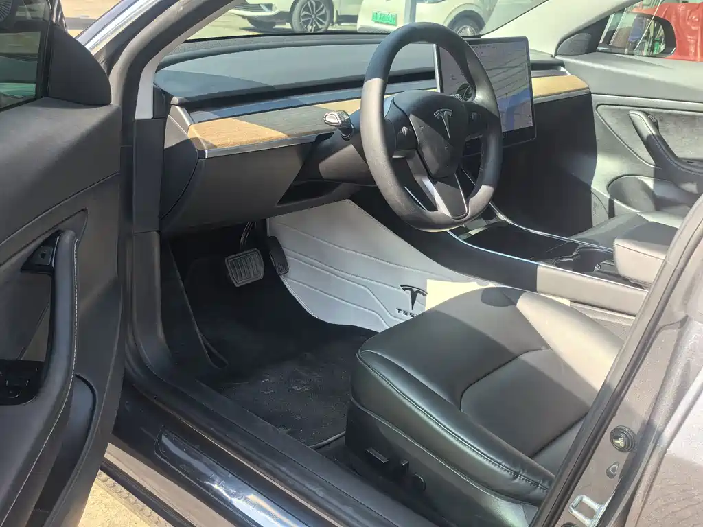 Tesla Model 3 — миниатюра 9